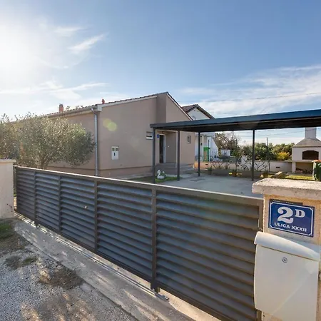 Home Holiday Petrcane Ferienhaus *