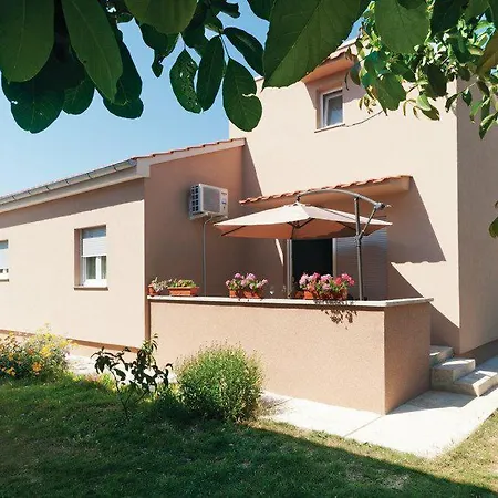 Ferienhaus Home Holiday Petrcane