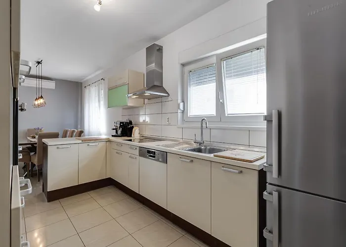 Ferienhaus Home Holiday Petrcane