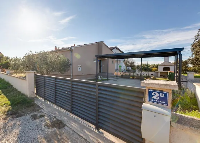 Home Holiday Petrcane Ferienhaus *